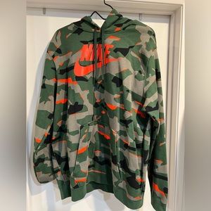 NWOT Men’s Nike Camo Hoodie in XL